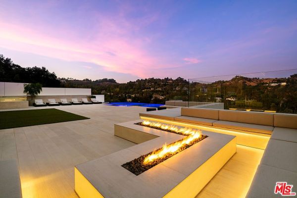 Luxe Mansion in 2620 Wallingford Dr, Beverly Hills