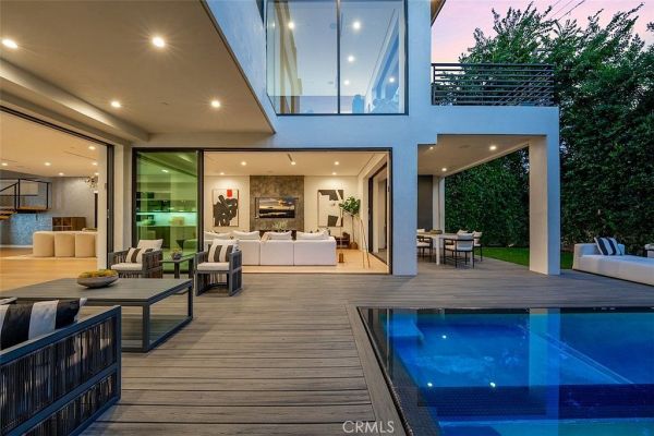 Stunning Modern Oasis at 7952 W 4th St in Los Angeles