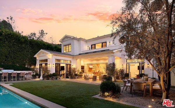 Luxe Haven in 9573 Lania Ln, Beverly Hills