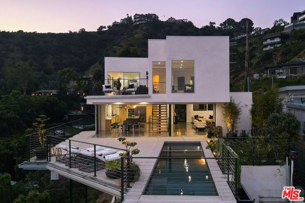 Luxurious Modern Retreat in the Heart of Los Angeles