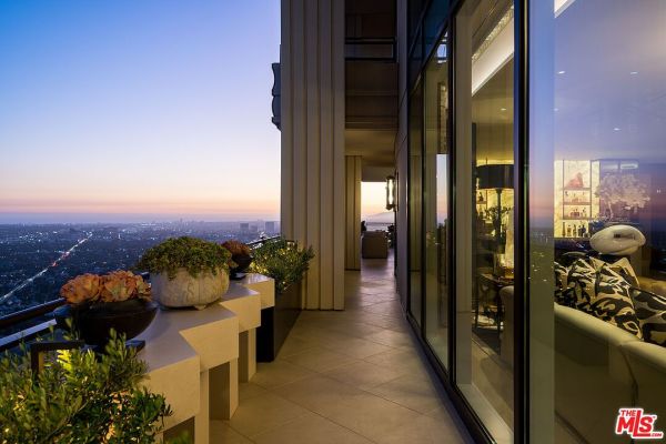 Luxurious Penthouse at 1 W Century Dr