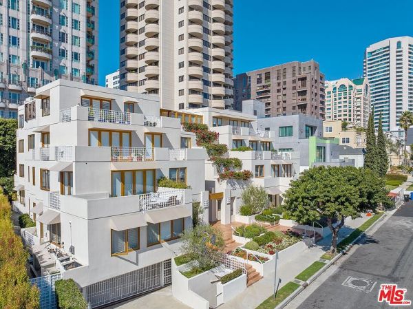 Luxury Urban Retreat in Los Angeles