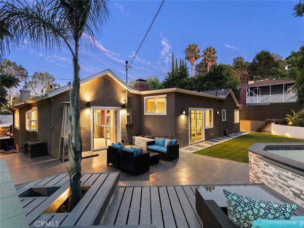 <strong> Tropical Paradise Retreat in Studio City!</strong>