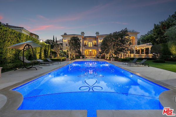 Luxurious Oasis in Beverly Hills