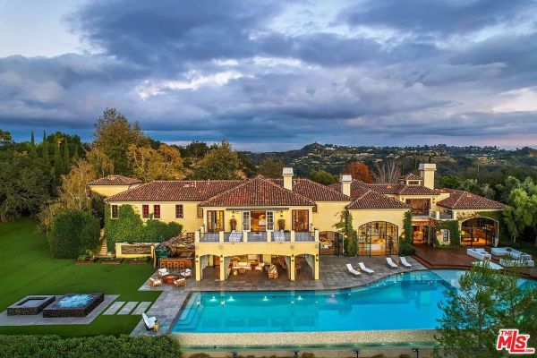 Luxurious Estate in Beverly Hills